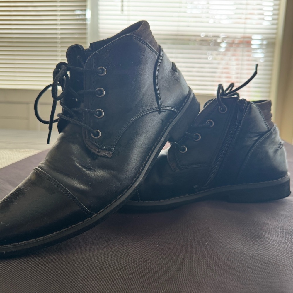 Deer Stags Black Leather Boots with Lace-Up Design